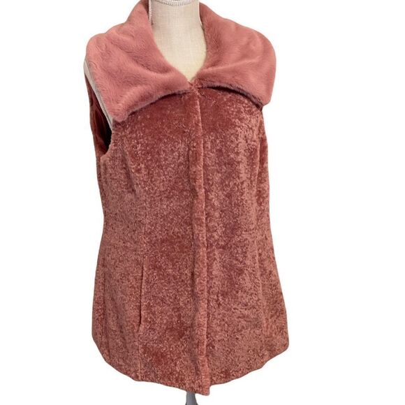 White House I Black Market Textured Faux Fur Vest - Picture 1 of 9